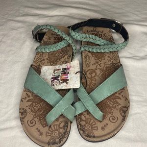 Muk Luk Estelle sandals